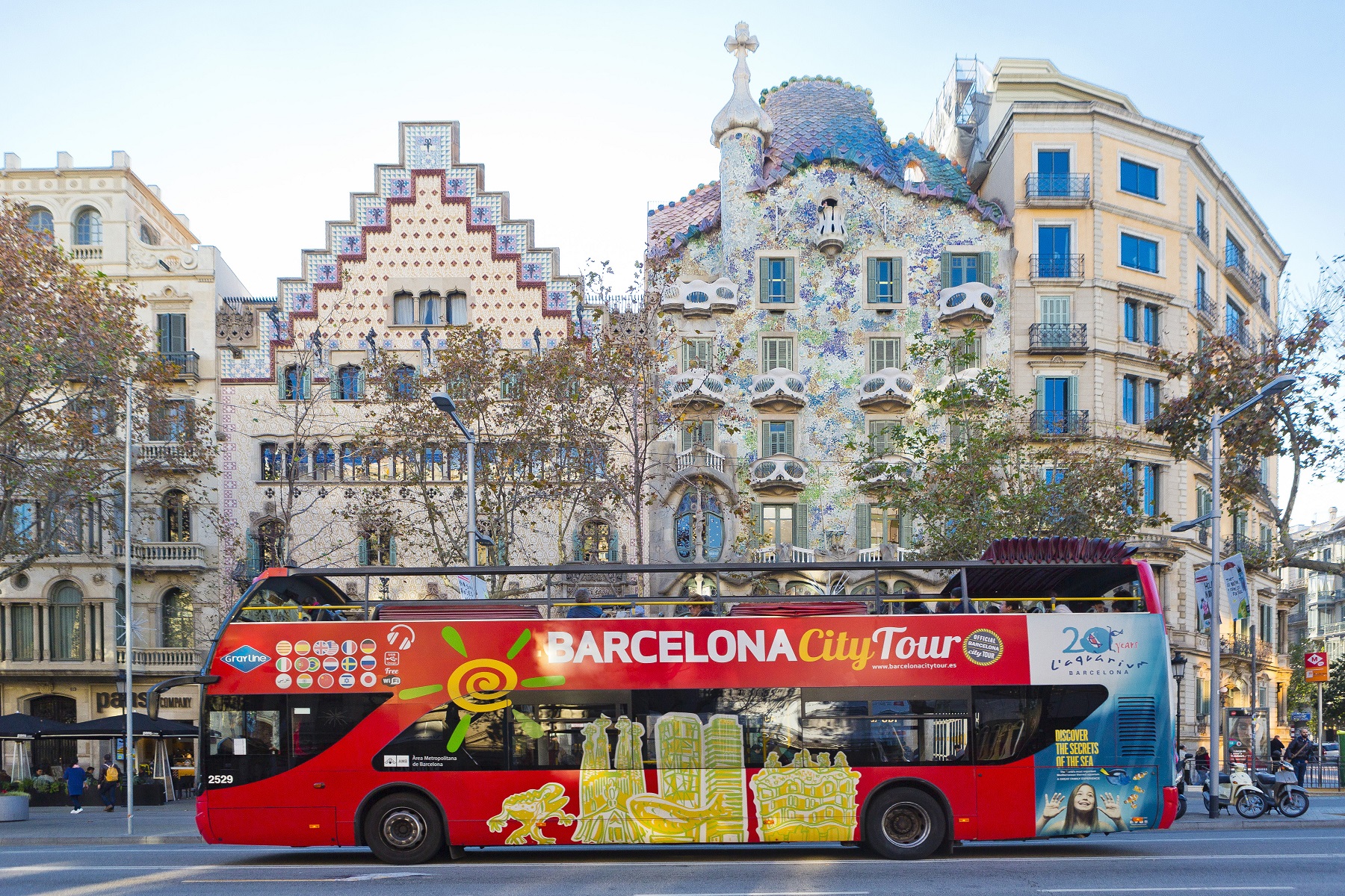 hop on hop off bus tours in barcelona